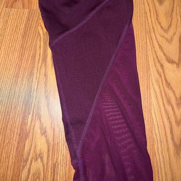 Cali workout leggings with side pockets and mesh siding - Picture 5 of 6